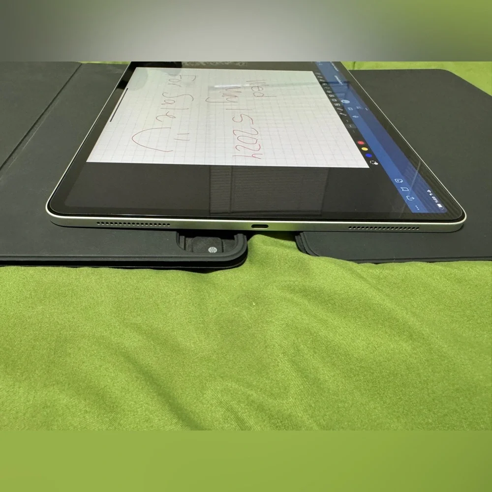 iPad Pro 12.9 (4th Generation) Bundle
